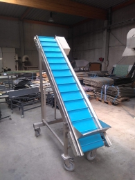 Mobile stainless steel conveyor 